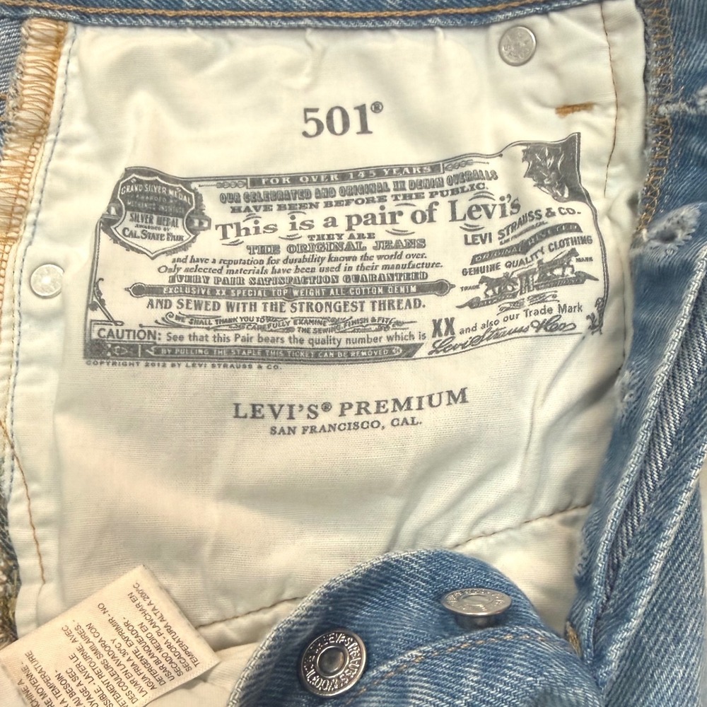 Levis Premium 501 Original Fit Jeans Light Wash Blue Button Fly W27 L30 - Picture 4 of 7